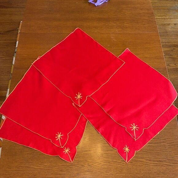 Set of 5 Vtg mid Century red nylon or polyester Christmas or Holiday napkins - Picture 1 of 6